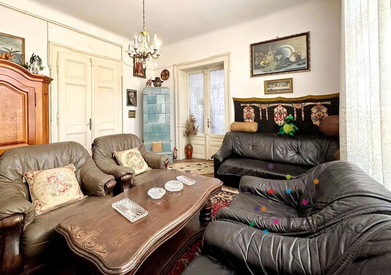 APARTAMENT CU FARMEC ISTORIC IN ZONA SCHEI