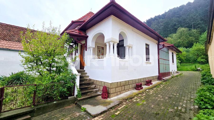 Casa 5 camere cu acces auto RASNOV