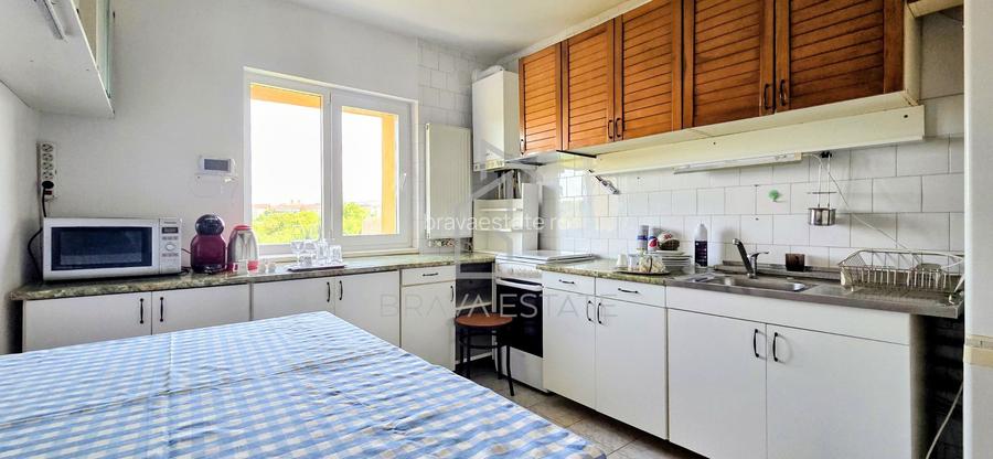 Apartament 3 camere, 2 bai, balcon, zona UMF - 10