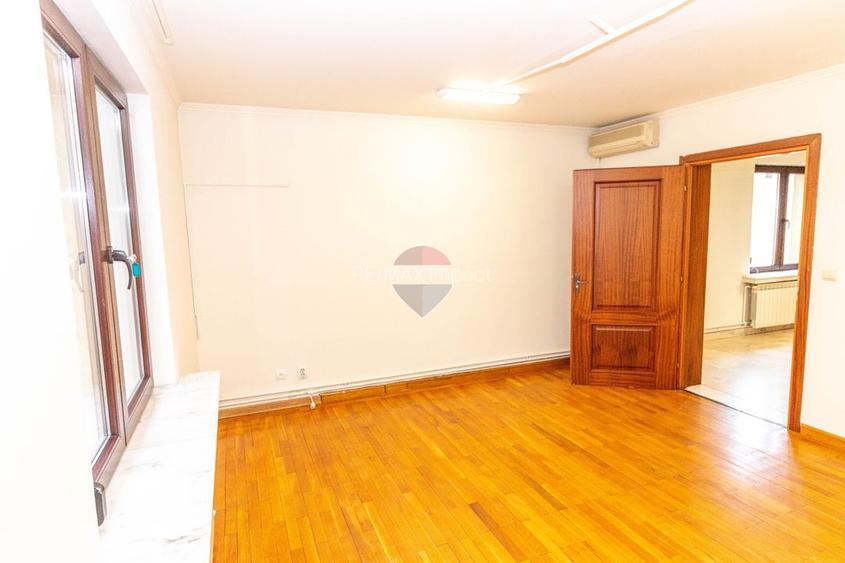 Casa / Vila cu 7 camere de inchiriat în zona Victoriei - 23
