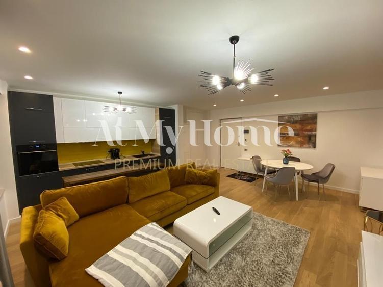 Apartament exclusivist cu 3 camere, terasă de 14 mp și 2 locuri de parcare