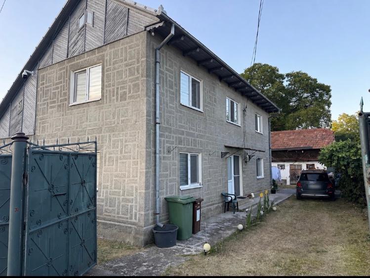 Casă și grădină în Comănești