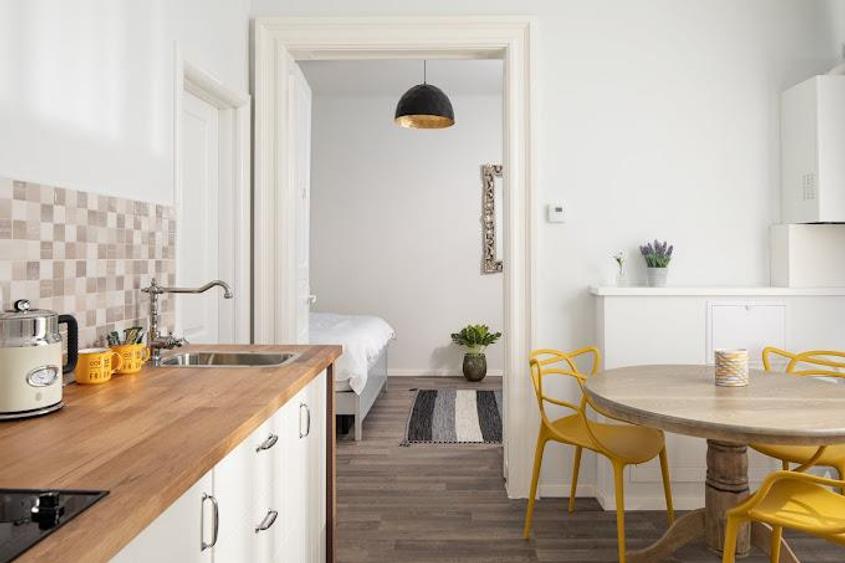 3 apartamente + transfer afacere, locuri parcare, Centrul Istoric, Brasov
