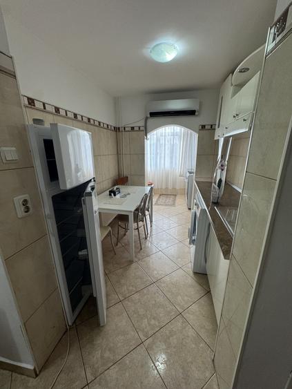 Apartament 2 cam, cf 1 decomandat, etaj 3/4, Carol Davila
