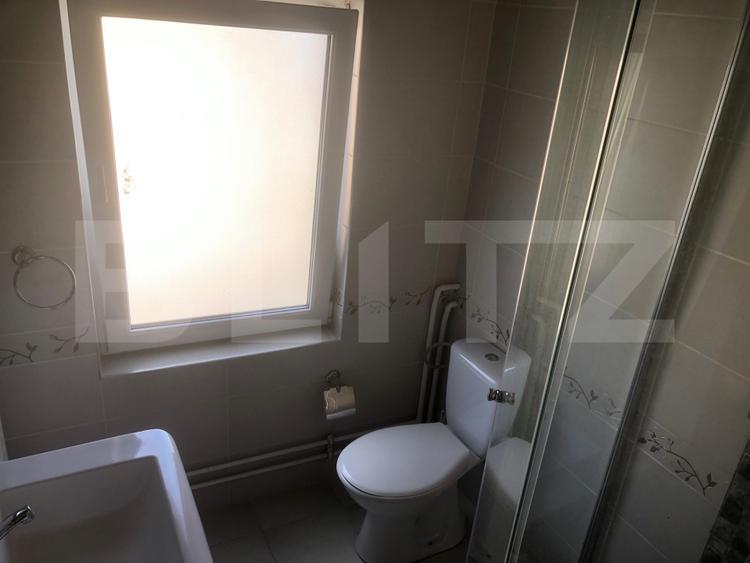 De vânzare , casa cu teren intravilan 3000mp , zona Ciuperceni