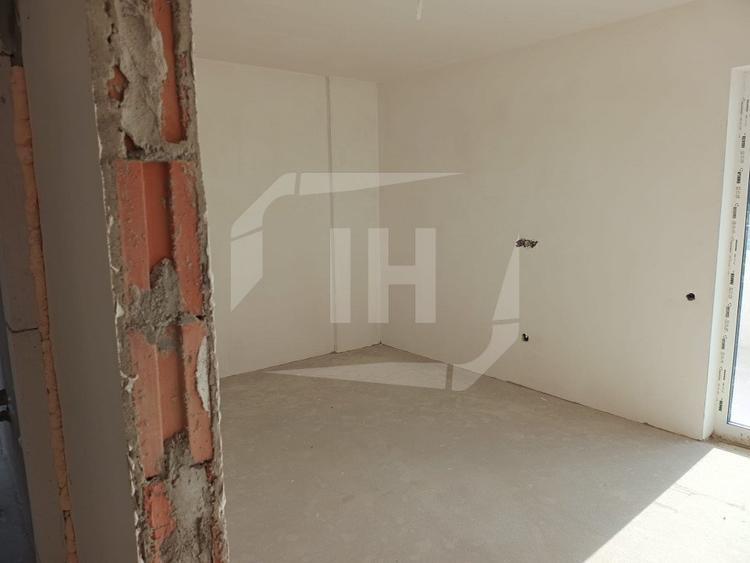 3 camere, semifinisat, parcare, Pod Ira