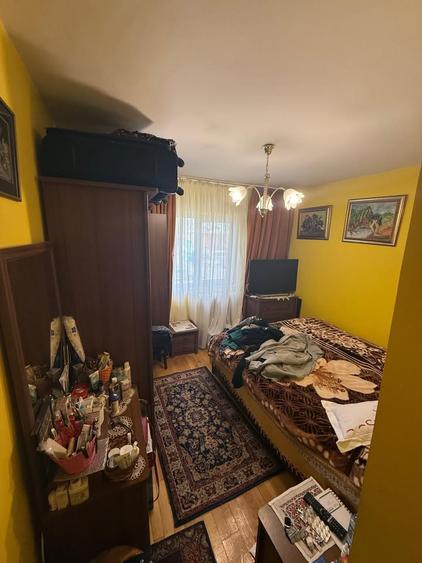 3 camere Decomandat- etaj 1/4 -- Canta-60m, geam la baie !