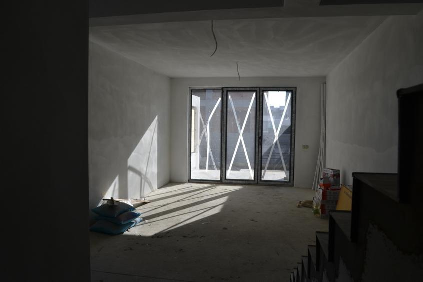 Duplex modern cu grădină și două locuri de parcare