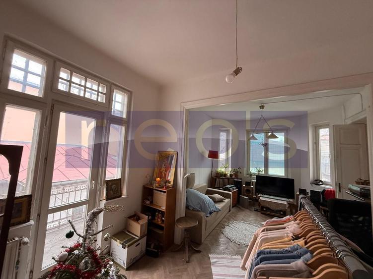 VANZARE VILA FORMATA DIN 3 APARTAMENTE | ZONA MALL VITA |