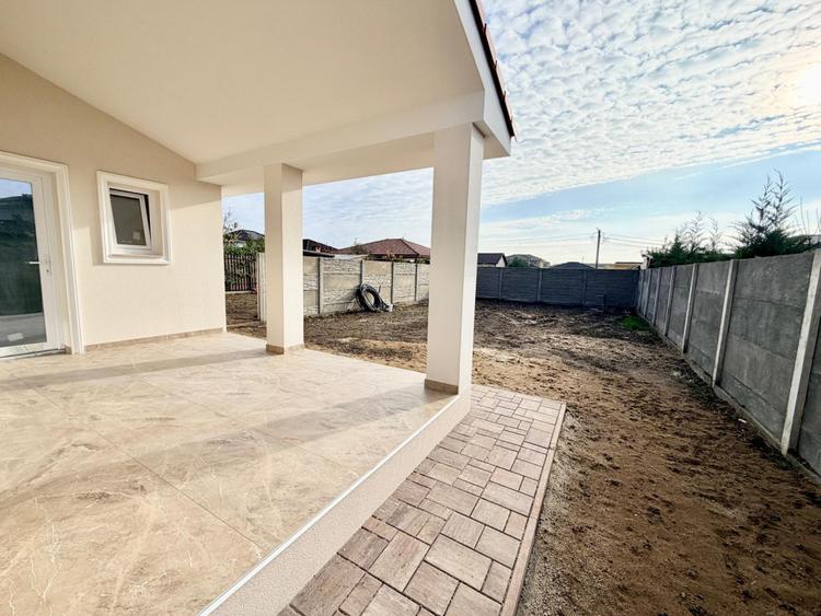 Duplex 4 camere izolat fonic - pozitie excelenta - cartier asfaltat - Mosnita