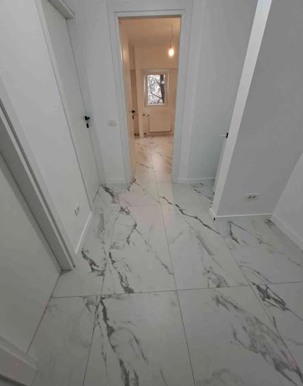 Garsonieră decomandată, 40 mp, renovată, etaj 1, 6 min metrou Apărătorii Patriei