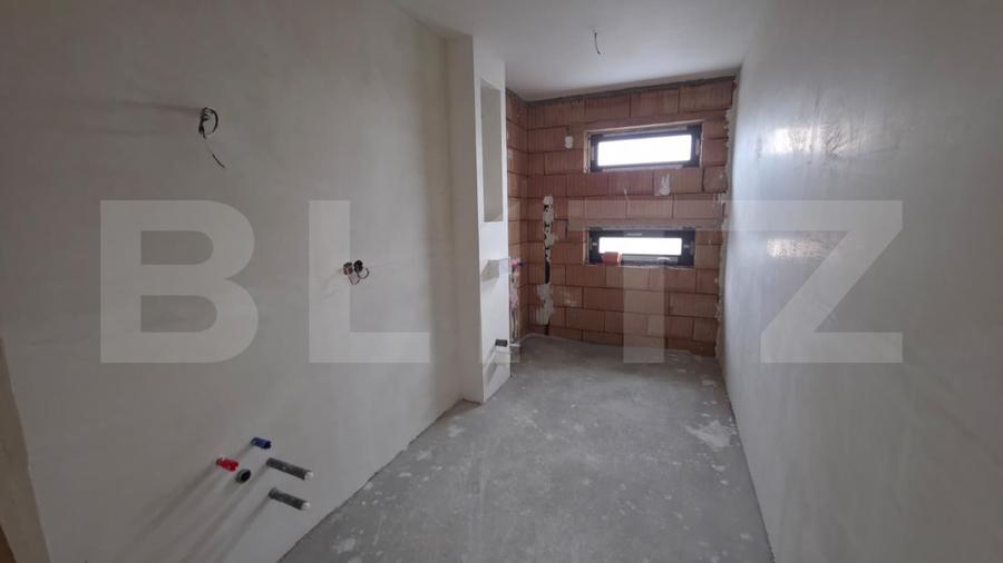 Apartament spațios 110 mp, 2 parcări, terasă și curte, finisat
