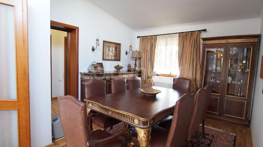 Vila reprezentativa cu finisaje premium | piscina | 1350mp