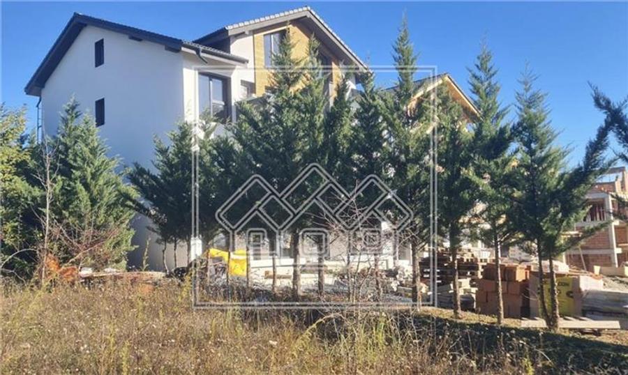 Ap. 3 camere cu gradina 50 mp- 61.4 mpu la alb