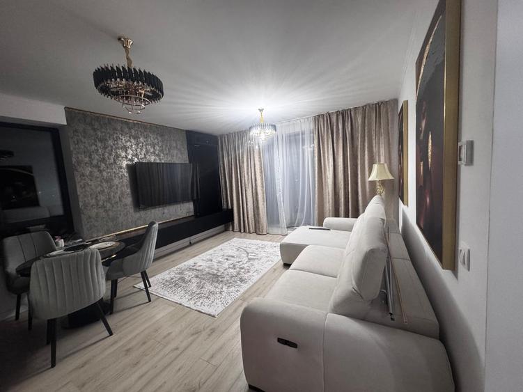 3 Camere Renovate Modern – Spațiu, Luminozitate și Terasă