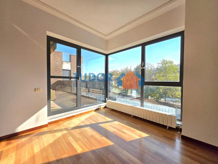 Spacious 3 Bedroom Apartment next to Heratsrau Park