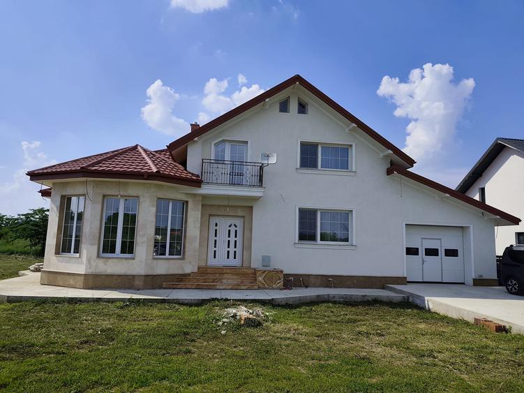 FARA COMISIOANE casa cu 5 camere premium P+E cu 3 bai garaj terasa mare la cheie