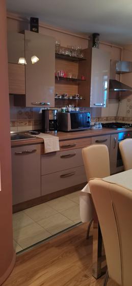 Apartament 2 camere,decomandat,zona Liliacului