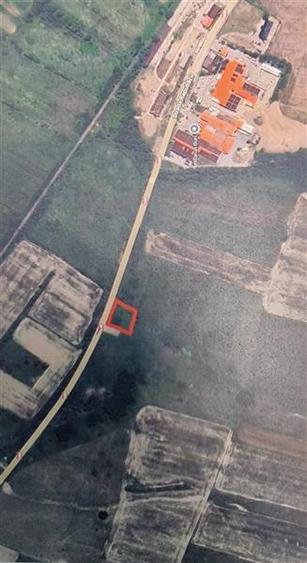 Bocsa 2 terenuri INTRAV. 1500 Mp(17500 Euro) si 3000 Mp.(31.900 Euro) la Drumul
