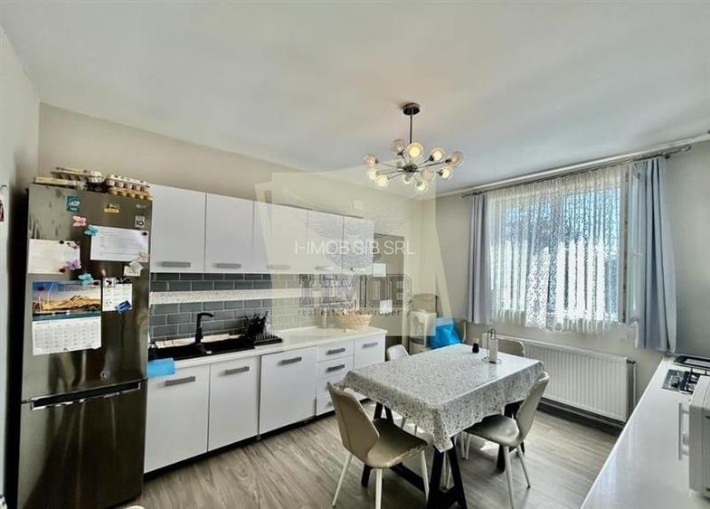 Casa individuala cu 8 camere si teren 373 mp in zona Lazaret