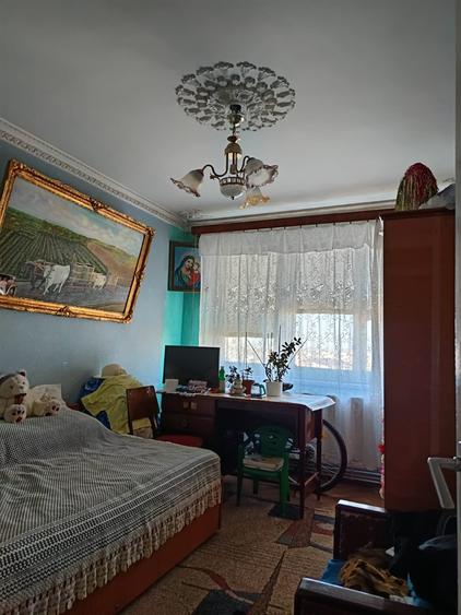 Apartament decomandat cu 3 camere, zona Tribunal