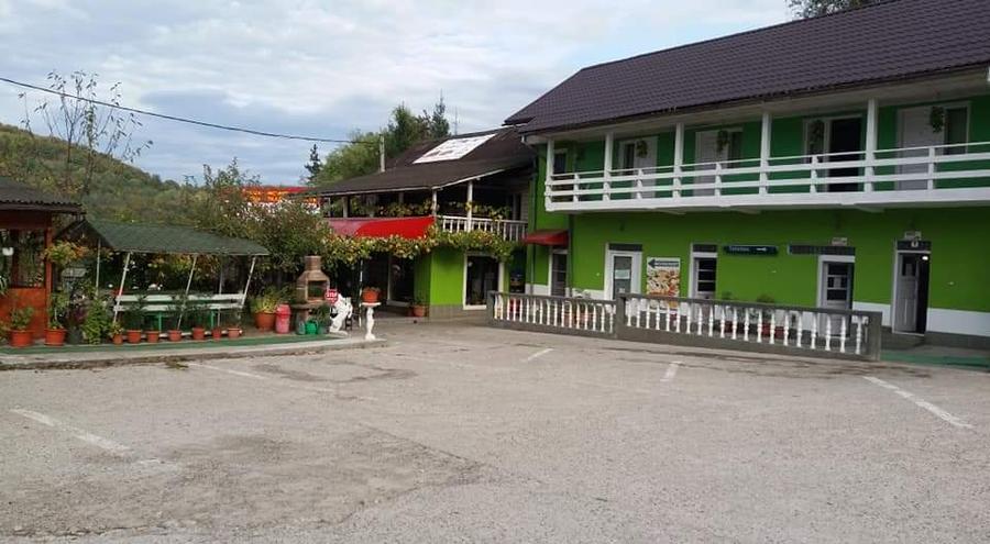 Vand pensiune si hotel la DN7/E81 Pitesti- Rm Valcea, teren 4 ha, 25euro/mp