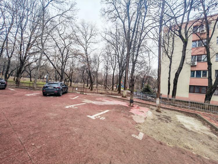 Parcul Gheorghe Patrascu | Metrou Piata Muncii, parter cu balcon, bloc anvelopat