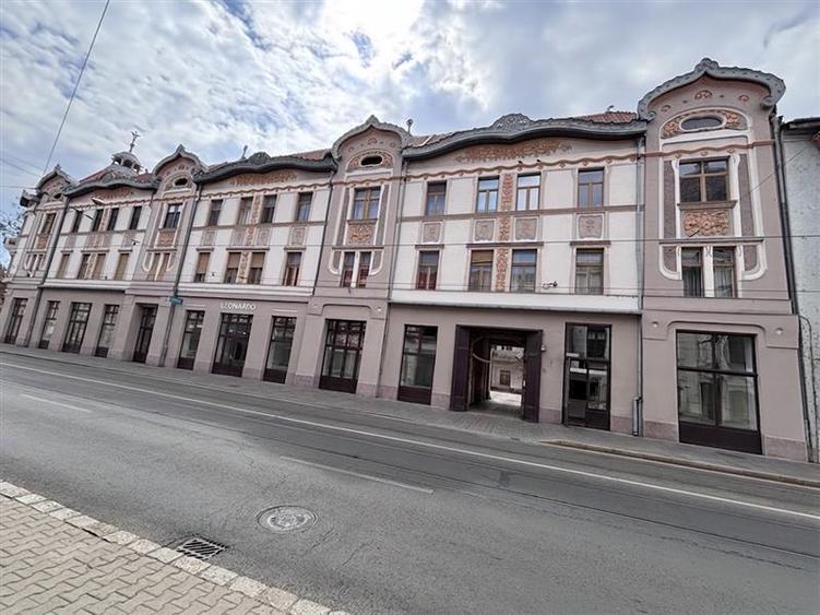 Apartament ultracentral 72 mp - etaj 1- boxa 25 mp