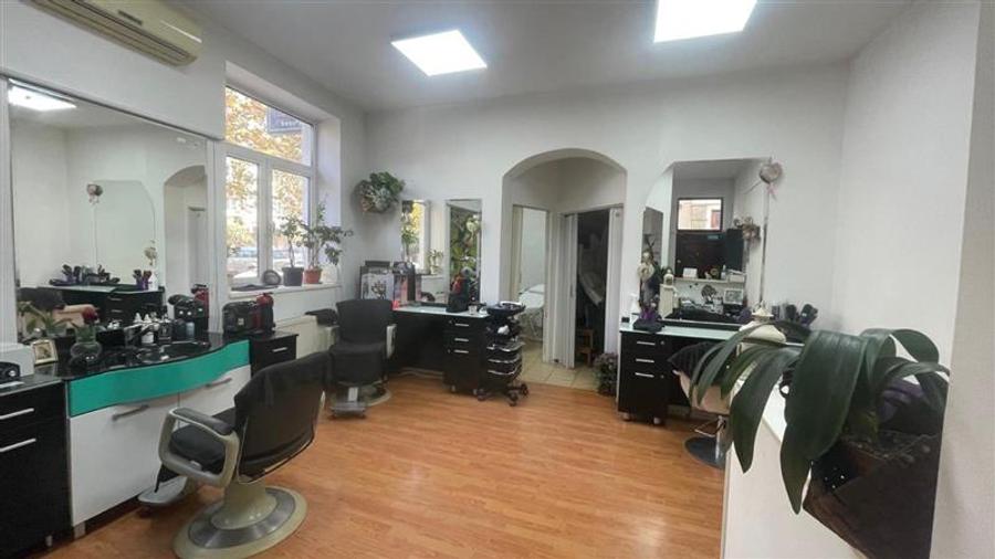 Stefan cel Mare, parter de vila, 2 camere, birou