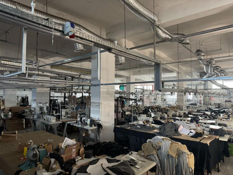 Vând Hală Producție 1.800 mp și Teren 4.500 mp în Focșani