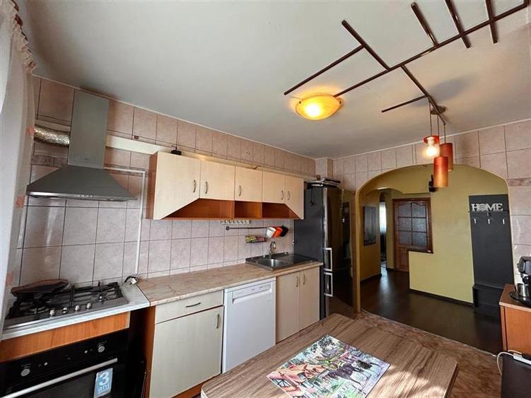 3 Camere decomandat zona GEPEX