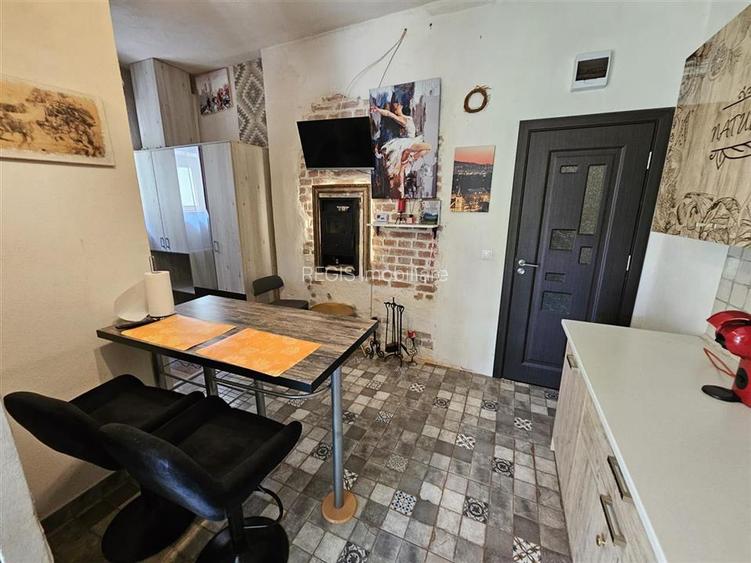 Investitie la cheie in zona centrala! 2 apartamente la casa, transformate in 3 u - 4