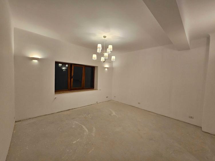 Apartament 4 camere - Peninsula - 1.300 euro/luna (cod E11+E12)