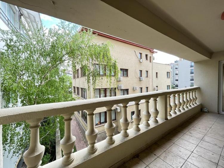 Apartament 3 camere, decomandat, zona Madgearu