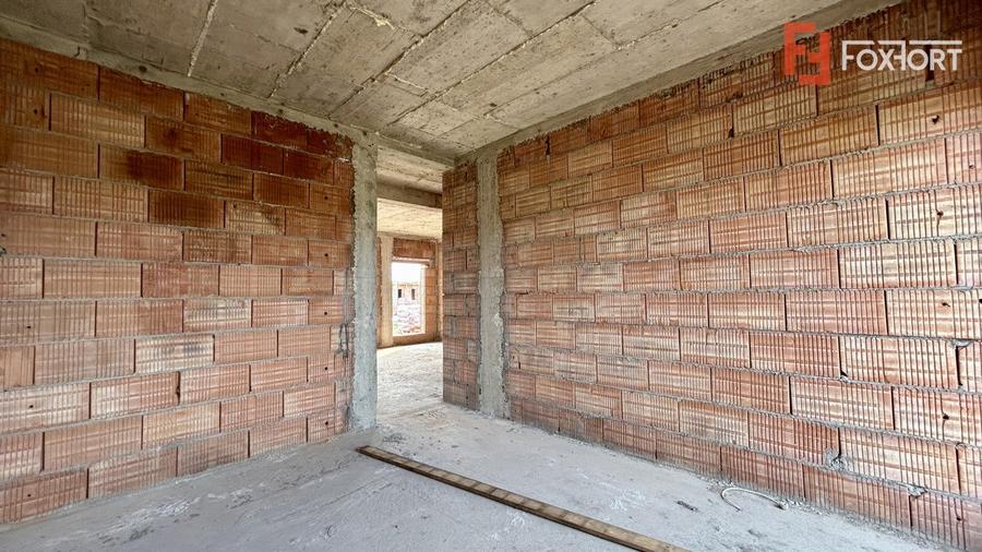 Duplex cu 4 camere si teren de 372 mp - zona Sanandrei