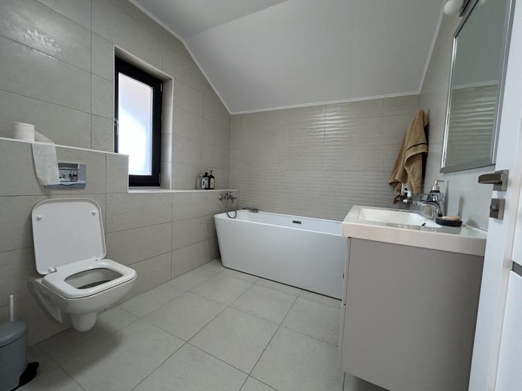 Casă P+E, 5 camere, dormitor/birou la parter, liberă, complet mobilată, IASI