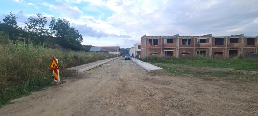 Teren intravilan 2500 mp \Sibiu \Sura Mare