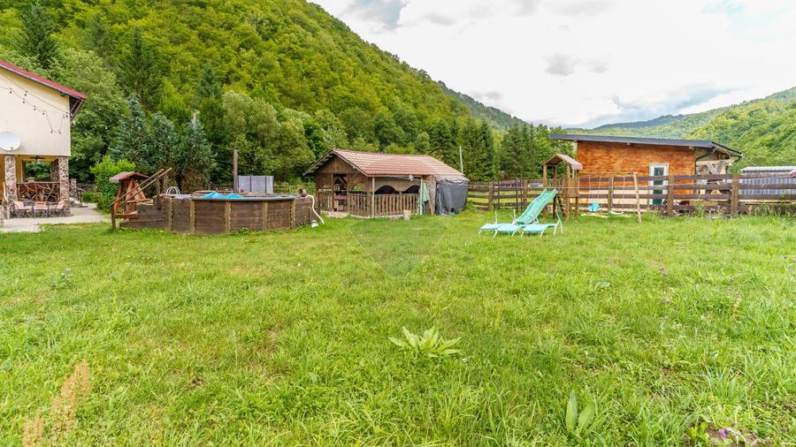 OPORTUNITATE DE INVESTIT Mărișel, 10 camere,terasa 41mp,piscină,ciubăr