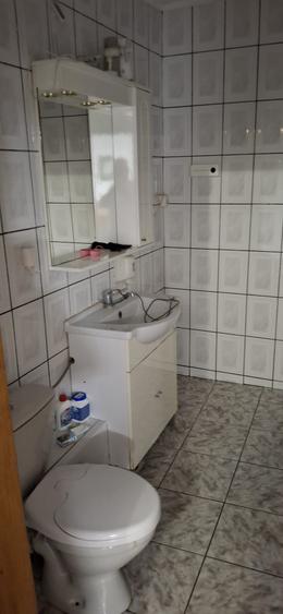 Apartament 3 camere central, etajul 3/3, decomandat cu CT.