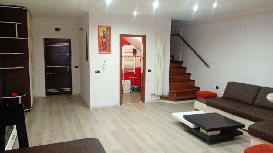 Inchiriez apartament 3 uta ared