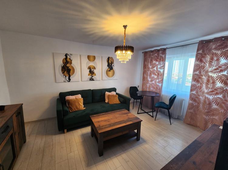 Închiriez apartament cu 3 camere și garaj
