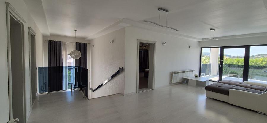 De vanzare casa tip Vila - Livezeni