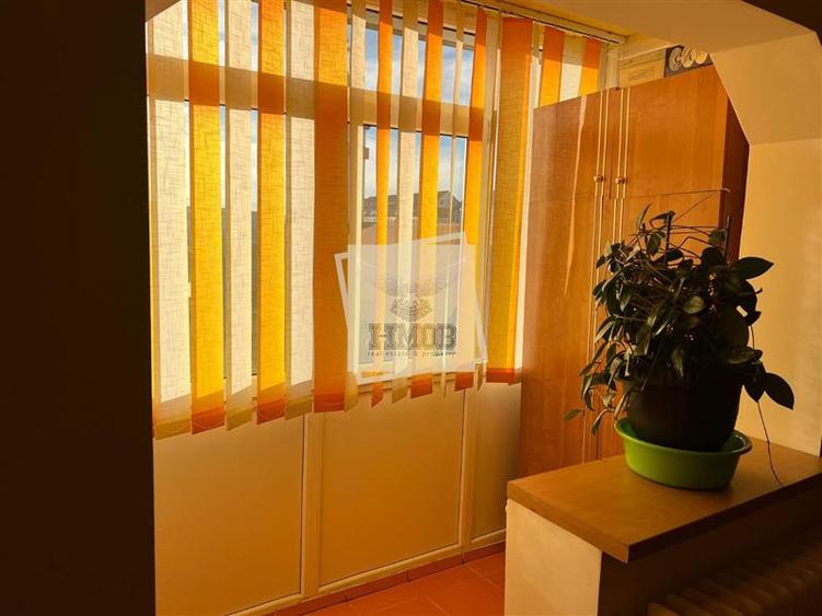 Apartament cu 3 camere decomandat cu balcon in Vasile Aaron