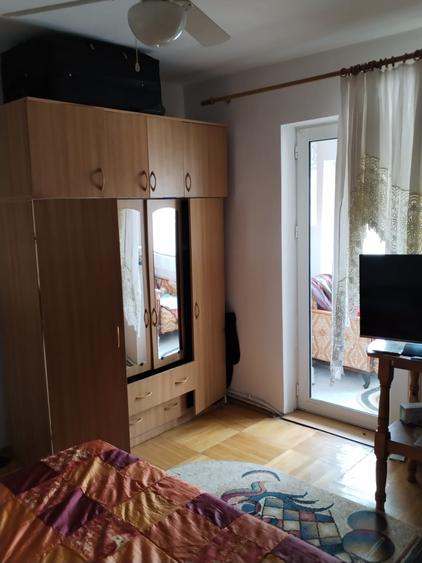 Apartament 4 camere zona Supeco etajul 1/4 , S=84 mp, cu CT si AC.