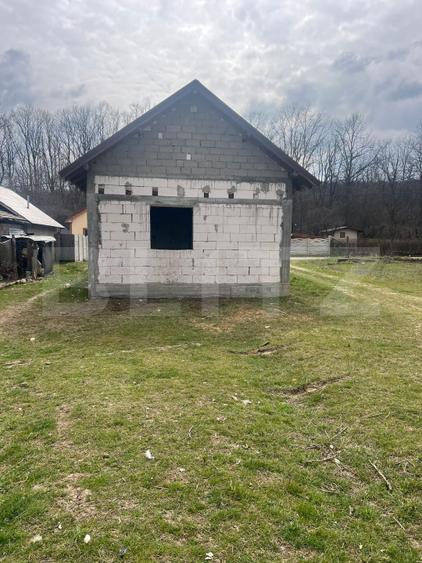 Teren cu casa de vanzare Tuglui, 2200 mp, aproape de padure