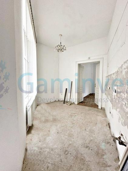 Casa ultracentrala cu apartament si demisol, zona Republicii pietonala, Oradea