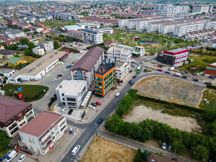 Cladire birouri si spatiu comercial , 830 mp constr, 15 locuri parcare, Chiajna