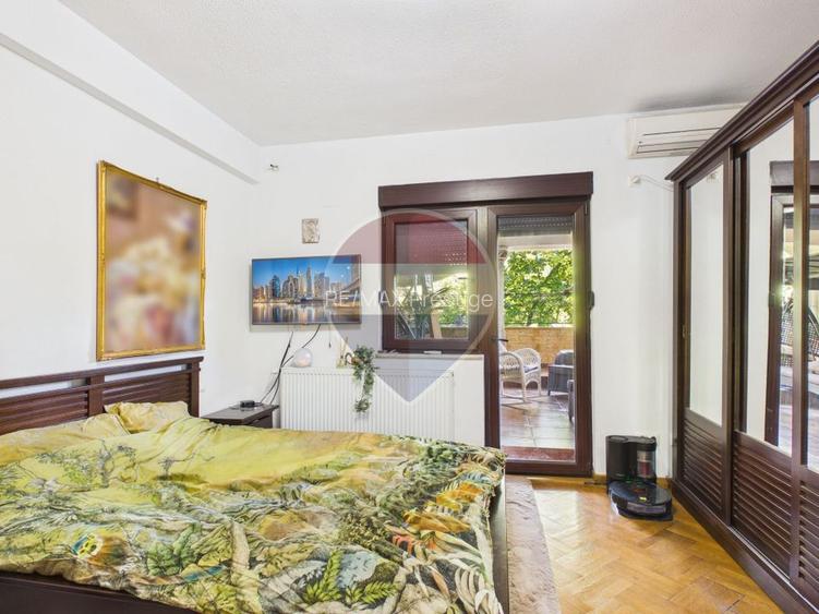 Proprietate unică formată din doua apartamente vila B-dul Primaverii