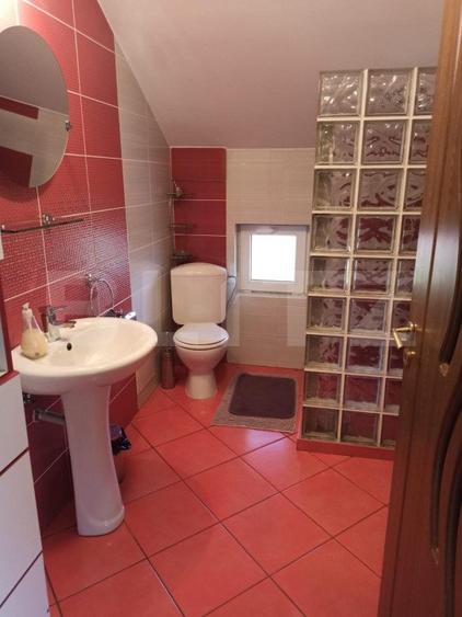 Casa tip vila 8 camere, 350mp, zona Corunca