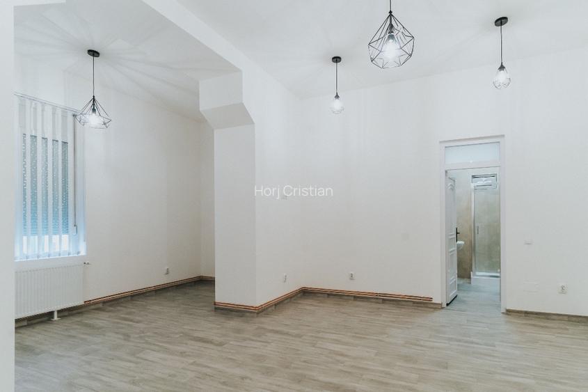 DE VÂNZARE APARTAMENT  Oradea ultracentral parter cu  parcare - 6